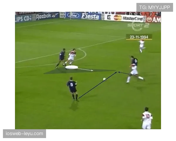 马尔蒂尼防守艺术解析:绿茵场上的防守大师如何定义经典 马尔蒂尼防守艺术解析:绿茵场上的防守大师如何定义经典