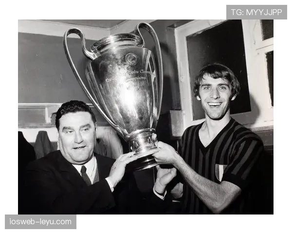 马尔蒂尼防守哲学重塑现代后防：关键策略与实战表现解析