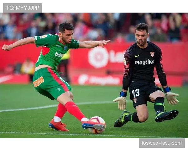 塞维利亚防守体系揭秘：如何在激烈联赛中铸就钢铁后防