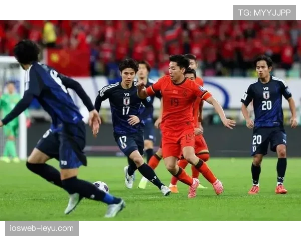 东亚杯球迷氛围热烈，现场观赛热情持续提升