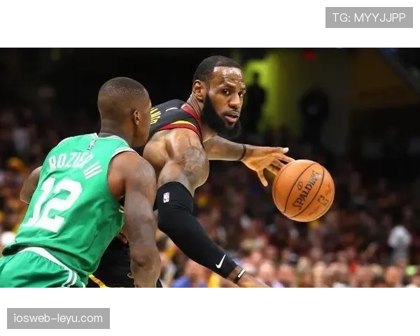 希尔无球跑动改变防守布局，拉开空间效率提升